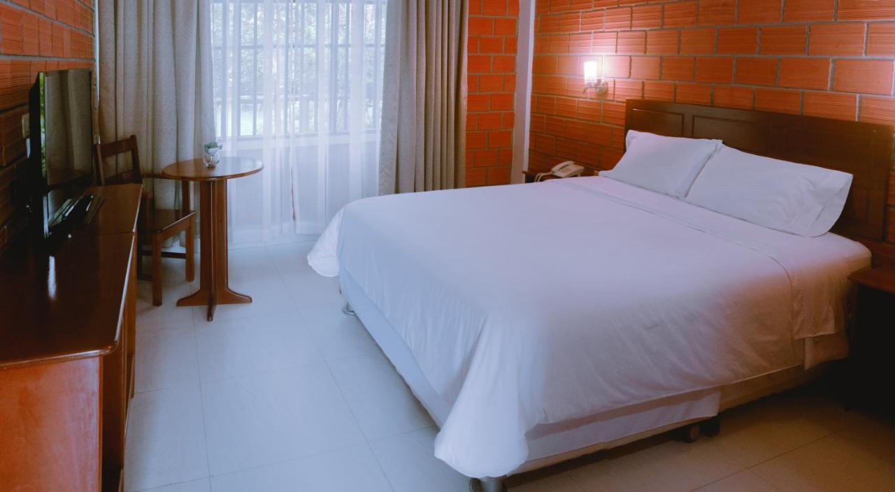 Altavista Casahotel - Asociado Casa Andina Moyobamba Extérieur photo